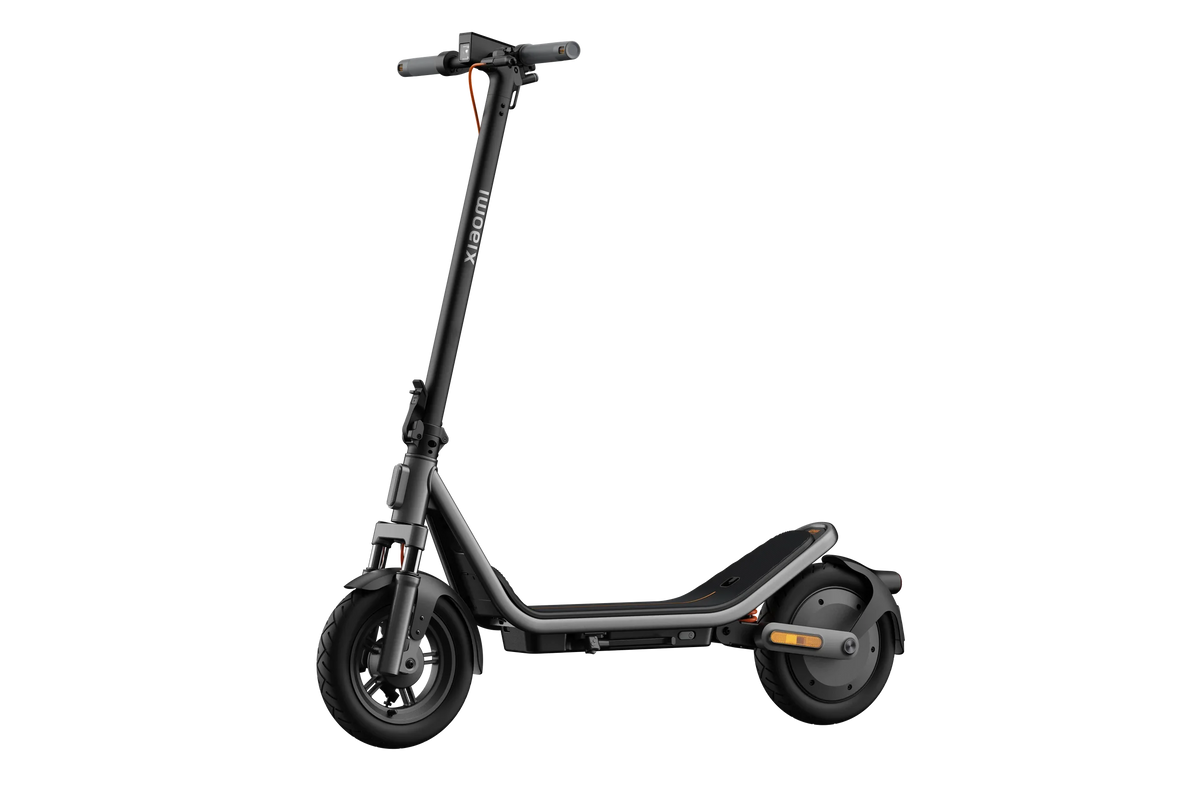 Xiaomi Electric Scooter 6 elektrische step schuin van links