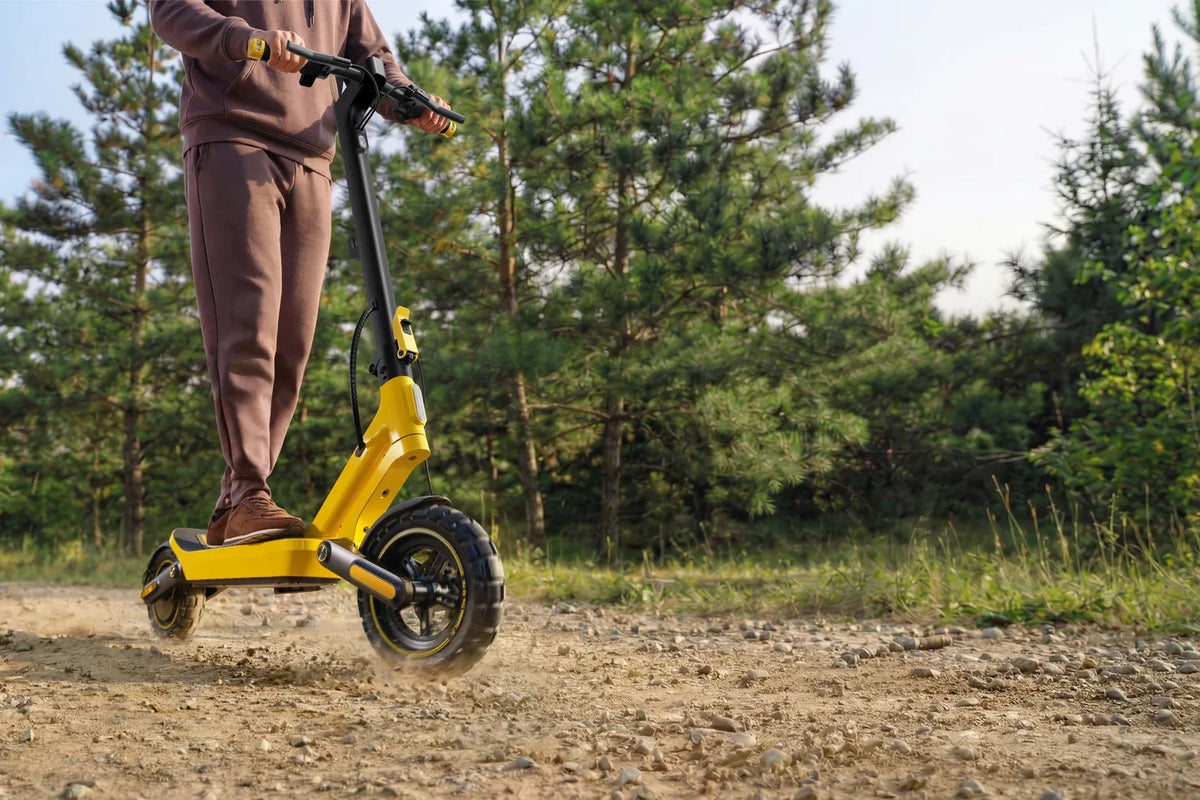 Rijden over ruw terrein met de Xiaomi Electric Scooter 6 Ultra