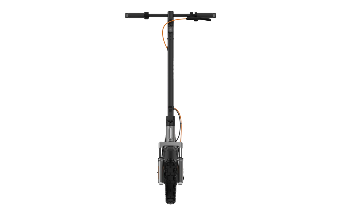Vooraanzicht van de Xiaomi Electric Scooter 6 Pro op witte achtergrond