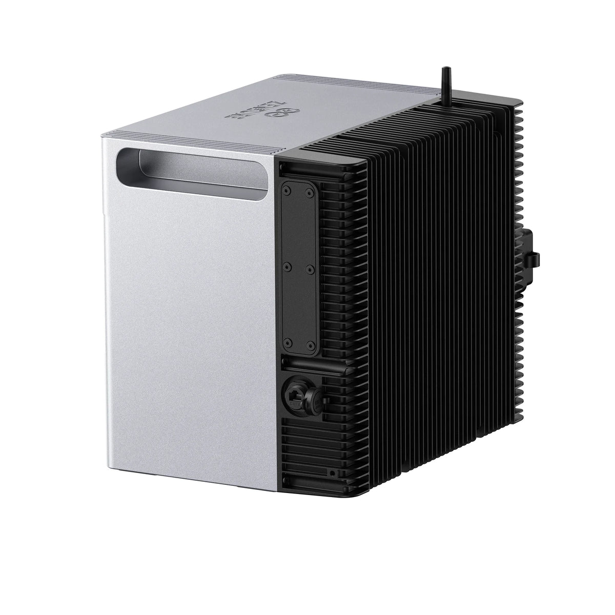 Close-up van de aansluitingen van de Zendure SolarFlow 2400 AC+