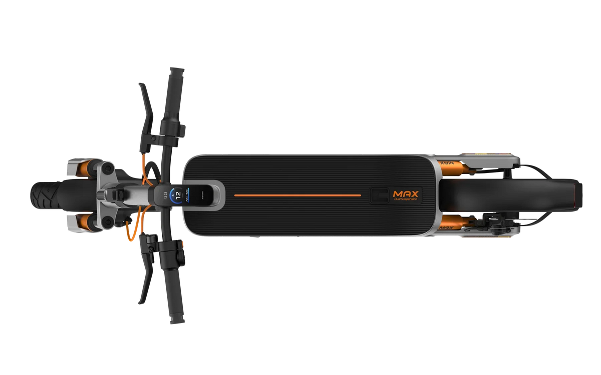 Bovenaanzicht van de brede treeplank van de Xiaomi Electric Scooter 6 Max
