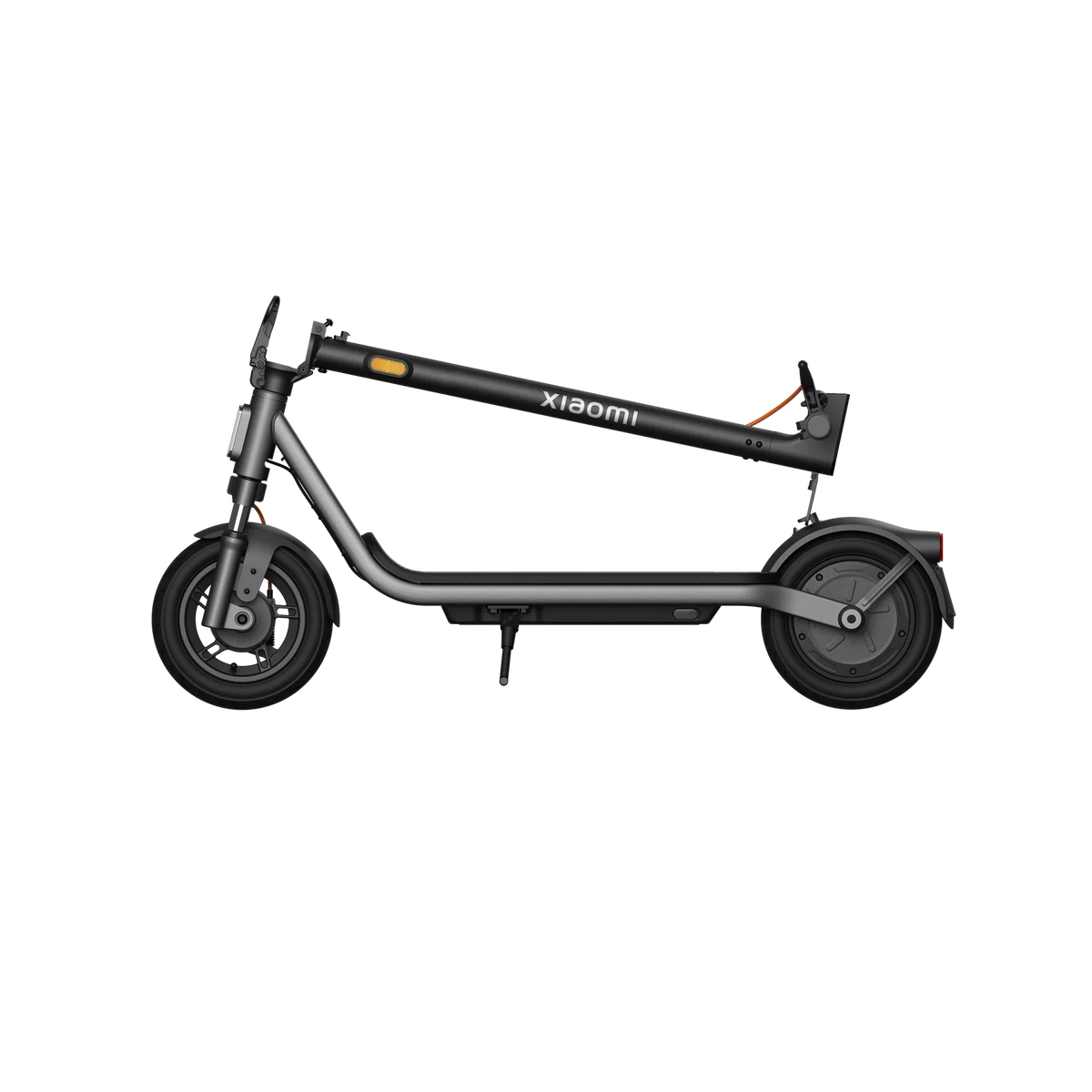 Opgevouwen Xiaomi Electric Scooter 6 Lite op witte achtergrond