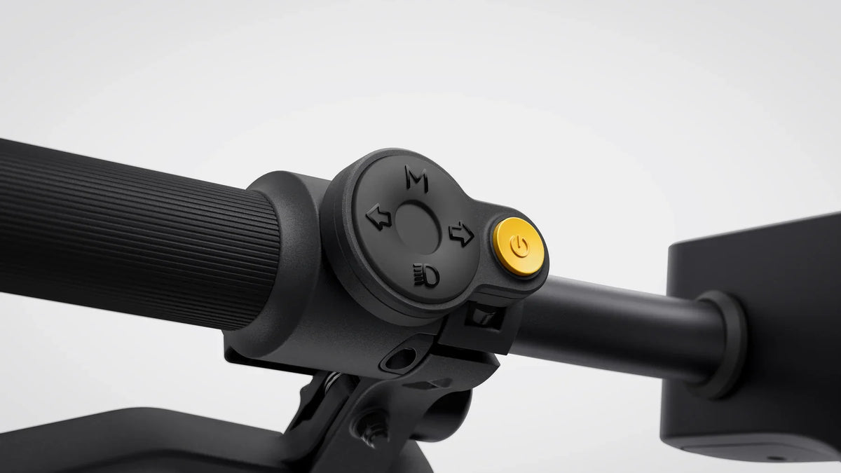 Menu van de Xiaomi Electric Scooter 6 Ultra bedienen met de vierrichtingsknop zonder je hand van het stuur te halen