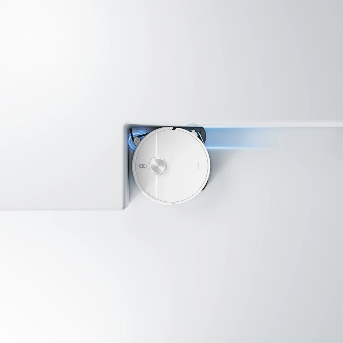 De platte H50 Pro maakt schoon in lage ruimtes