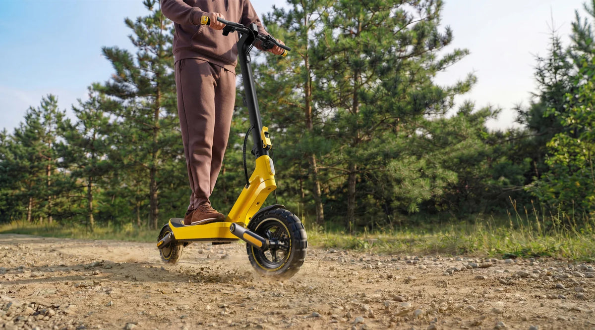 Rijden over ruw terrein met de Xiaomi Electric Scooter 6 Ultra