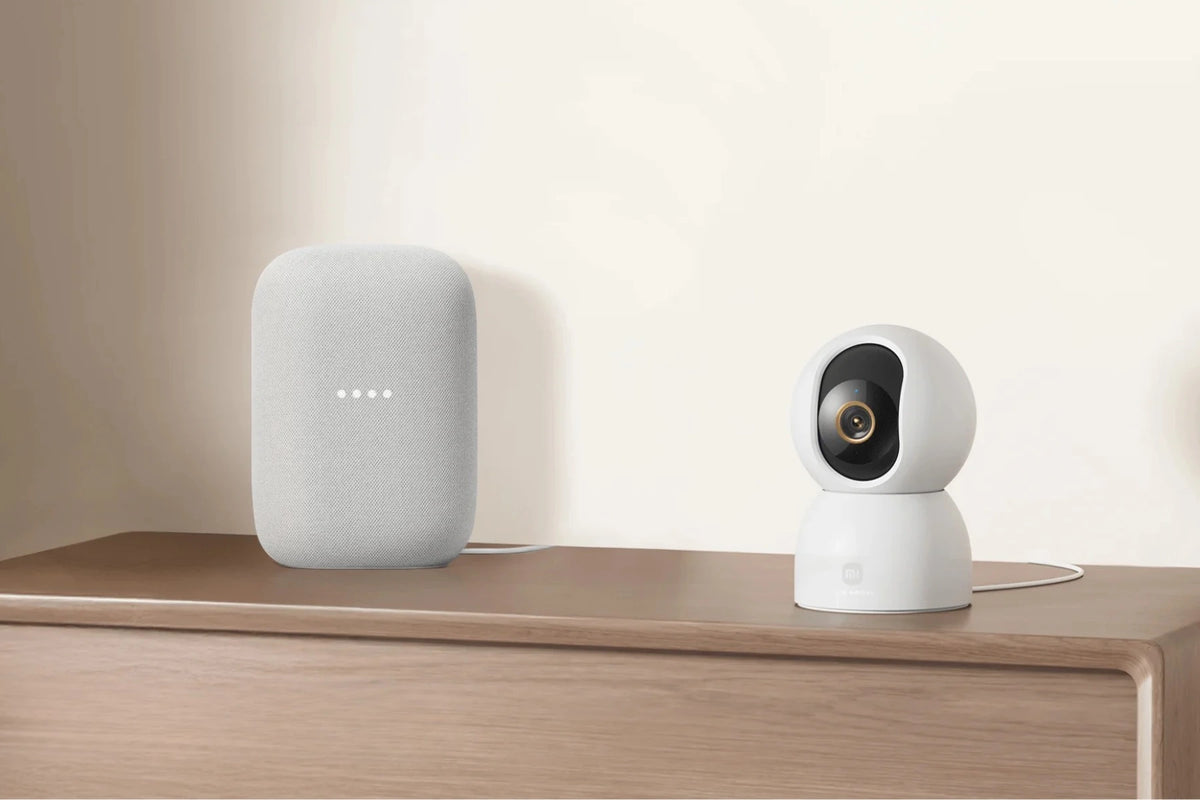 Xiaomi beveiligingscamera systeem met gateway hub en witte binnencamera