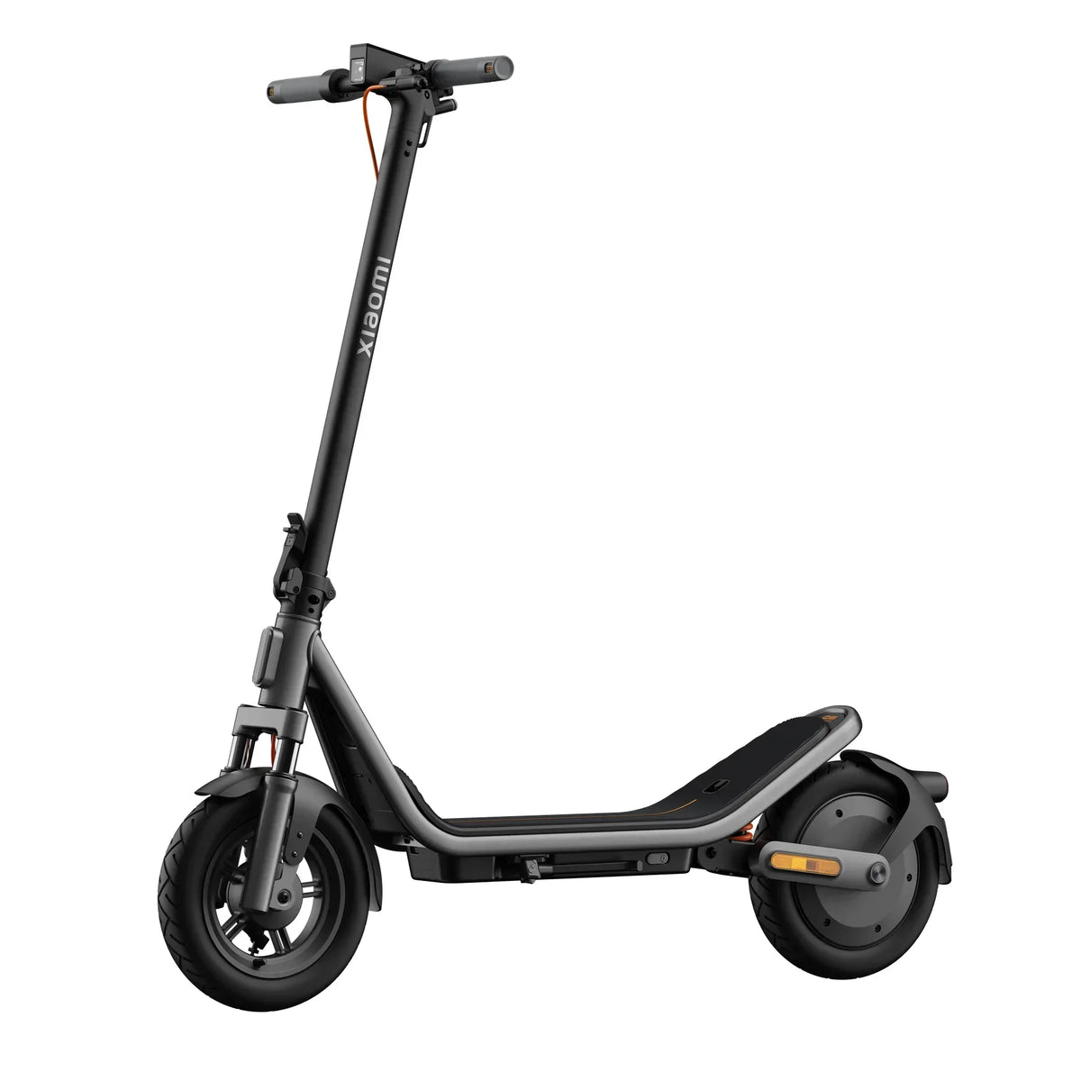 Xiaomi Electric Scooter 6 elektrische step schuin van links op witte achtergrond