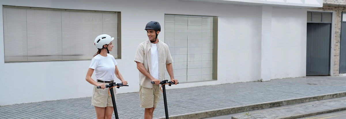 Door de stad rijden op de Xiaomi Electric Scooter 6 Lite