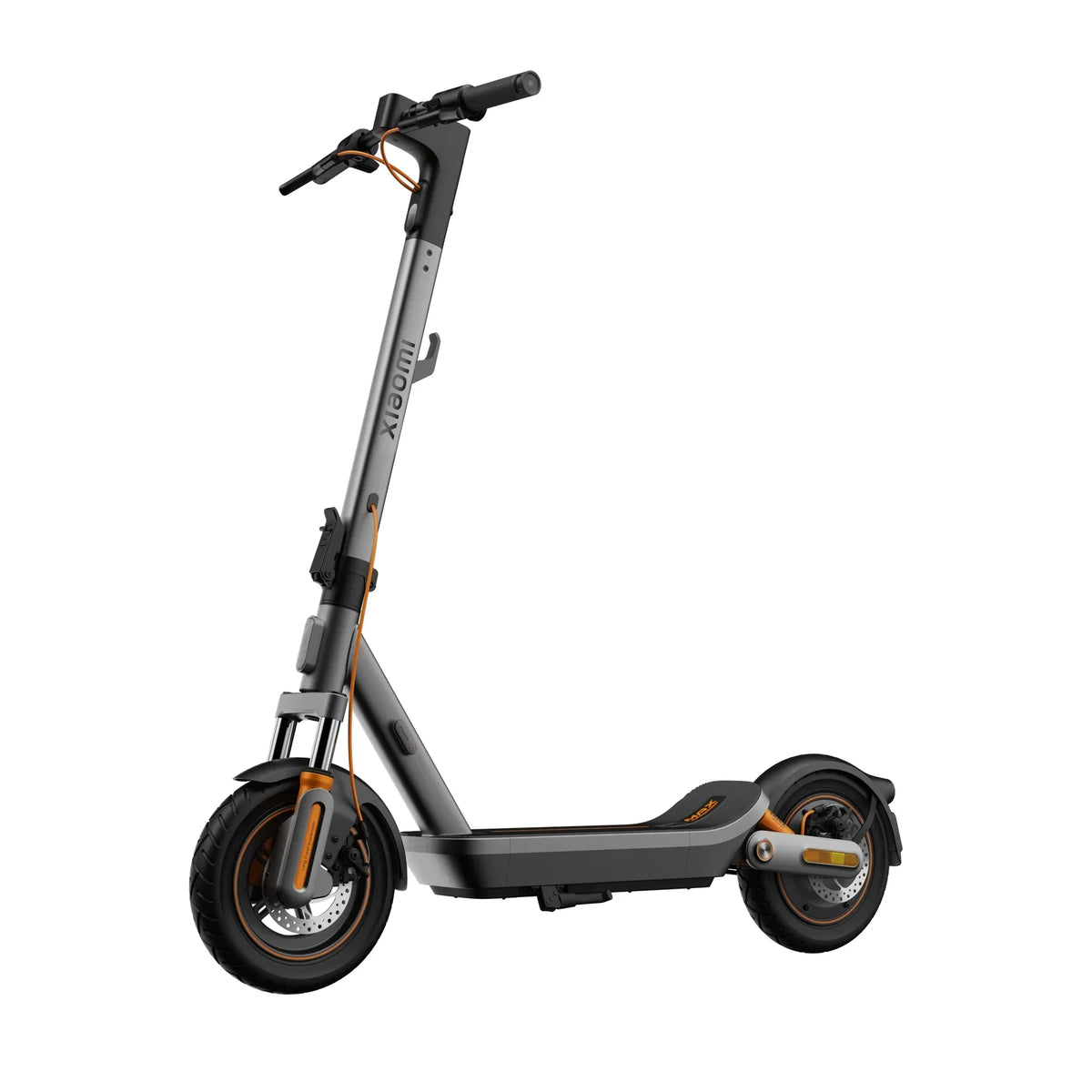 Xiaomi Electric Scooter 6 Max schuin van rechtsvoor op witte achtergrond
