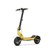 Xiaomi Electric Scooter 6 Ultra schuin van rechtsvoor op witte achtergrond