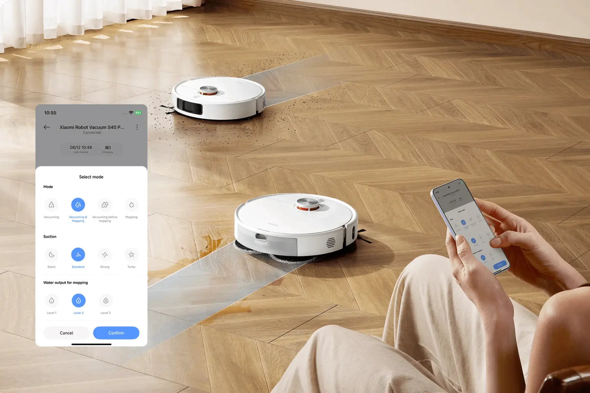 Twee Xiaomi Robot Vacuum S40 robotstofzuigers stofzuigen en dweilen een visgraatvloer via de app